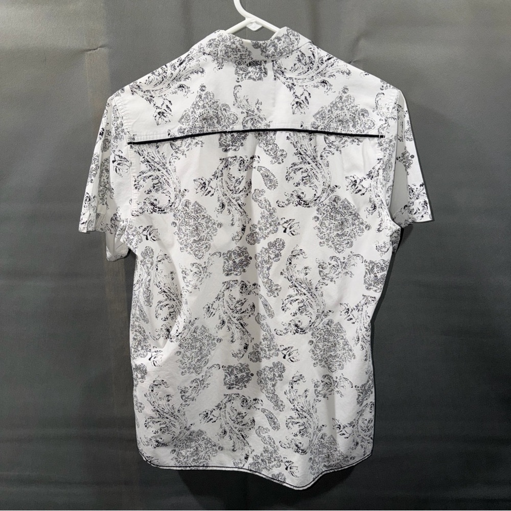 Jean of Buffalo Short Sleeve Shirt Size Medium Floral Pattern On White Shirt - Picture 2 of 7